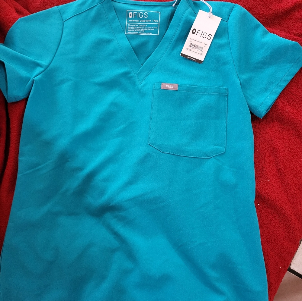 Figs scrub top